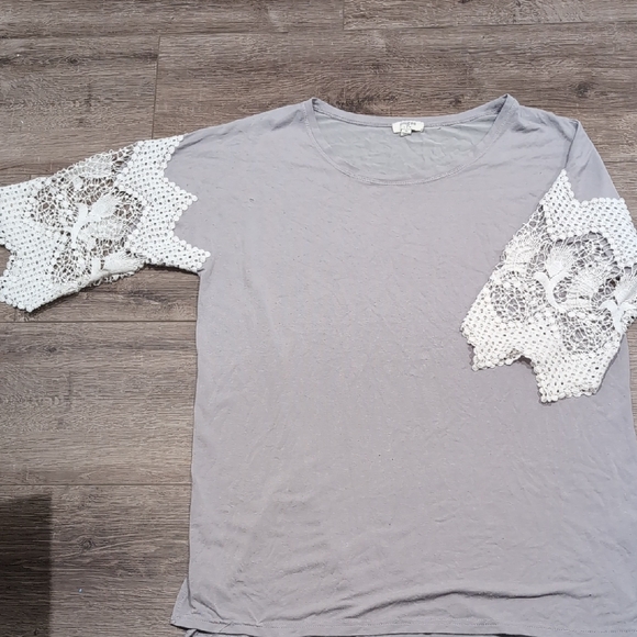 Umgee Tops - Umgee Gray Top with White Lace Sleeves